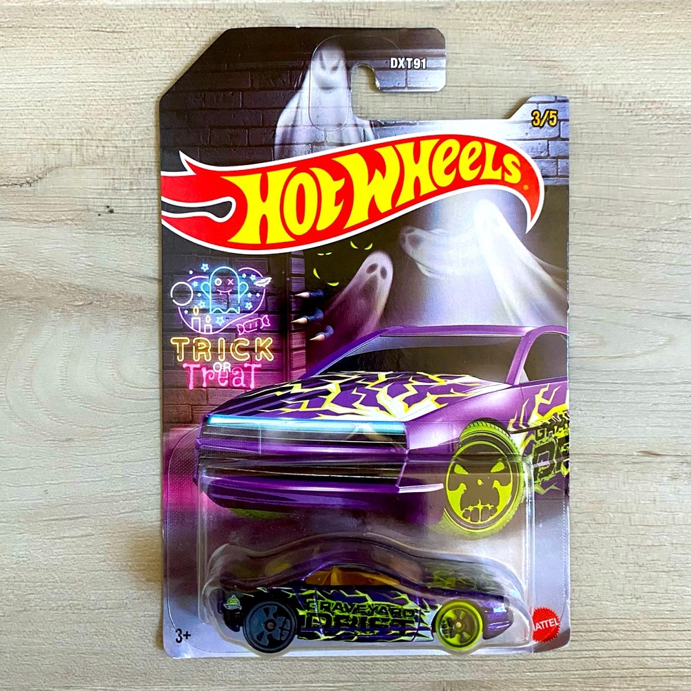 HOT WHEELS • Limited Special Edition Trick Or Treat Muscle Tone Graveyard Drift